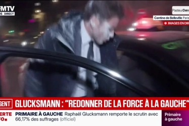 Raphaël Glucksmann enfariné